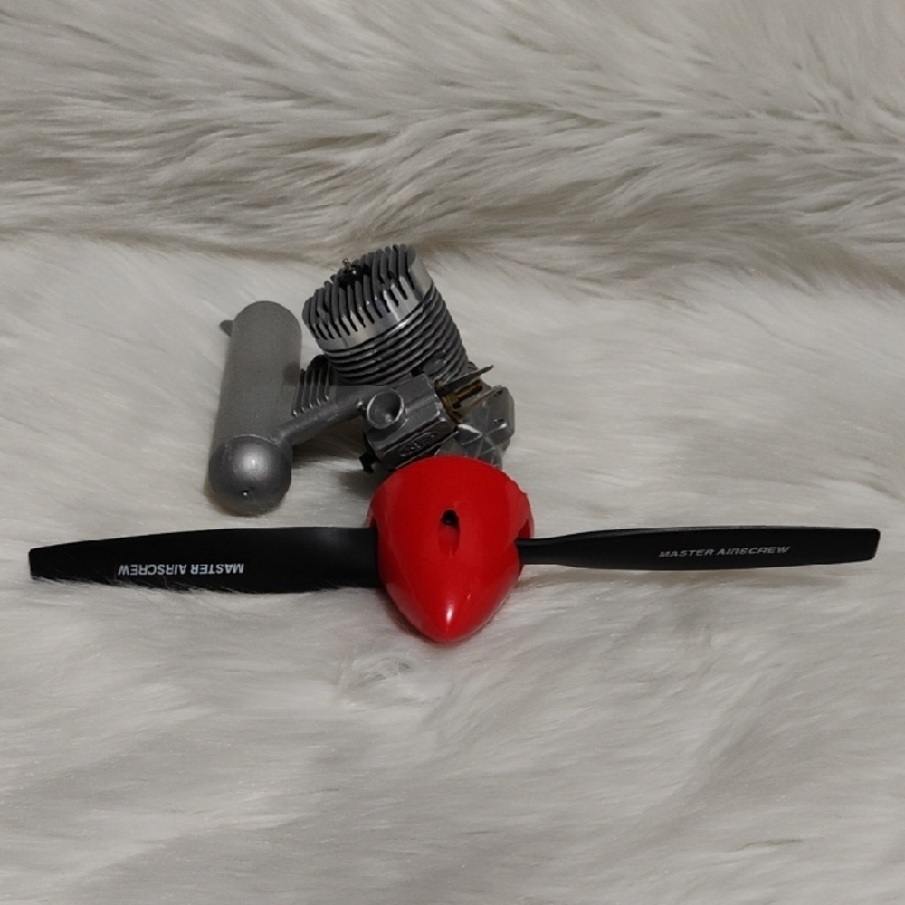 (D-21) NWOT K&B R/C Gas Powered Airplane Engine & Master Airscrew Propeller